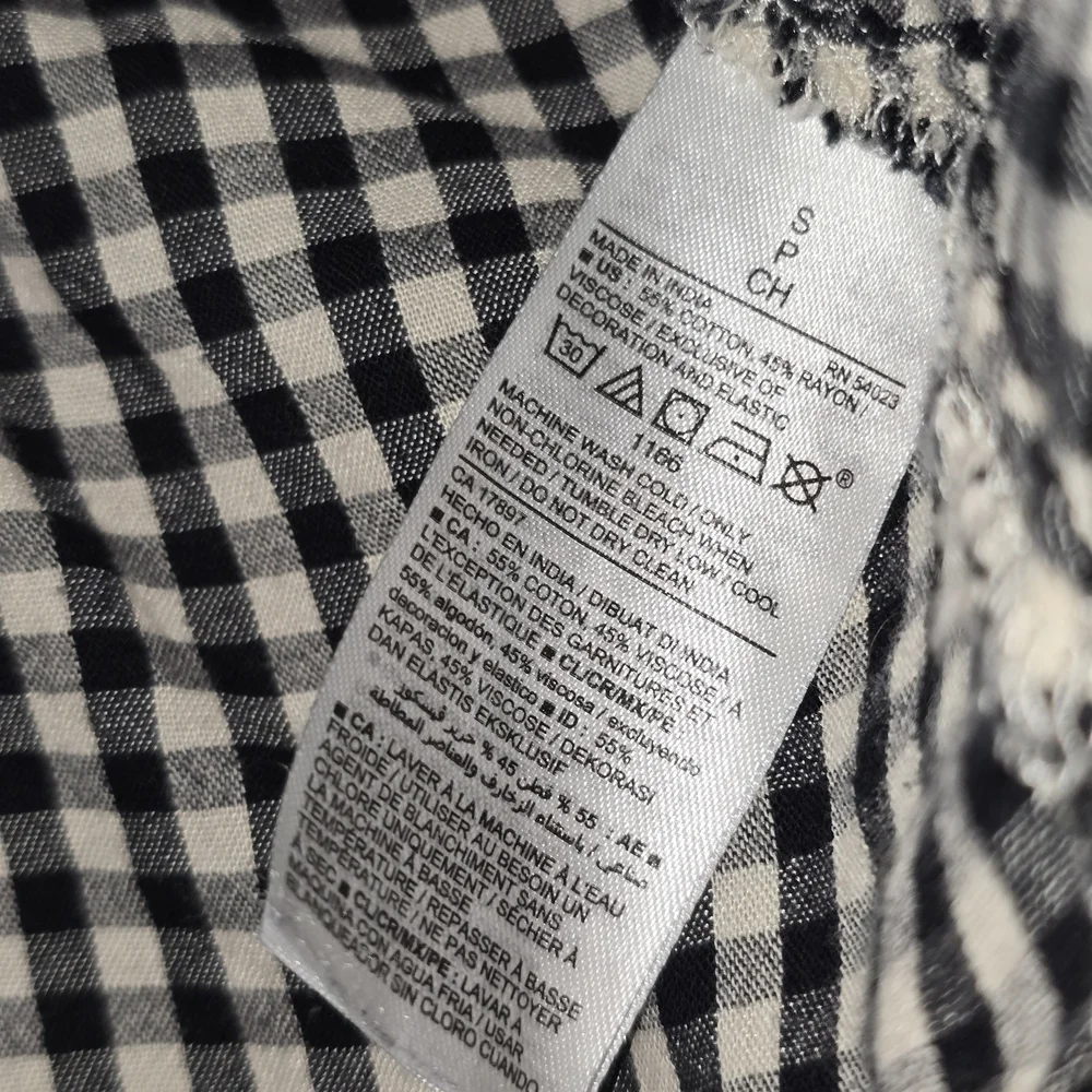 🌟 Old Navy Sleeveless Smocked-Bodice Gingham Top - Picture 2 of 6